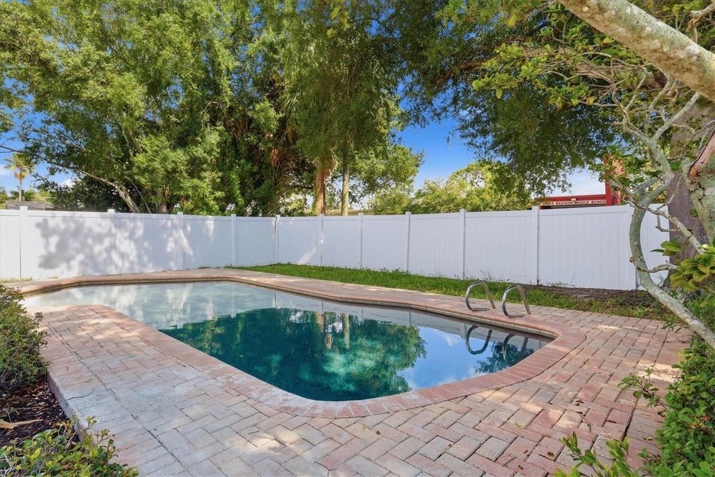 Image 27 of property listing at 4420 W BAY COURT AVENUE, Tampa, FL 33611
