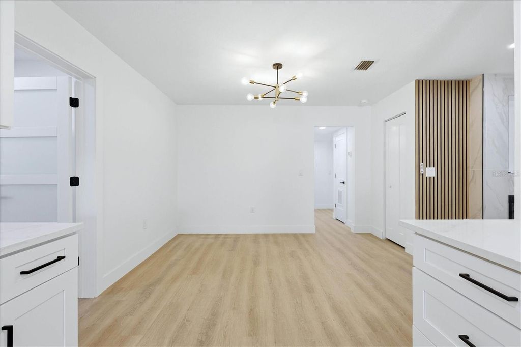 Image 5 of property listing at 4420 W BAY COURT AVENUE, Tampa, FL 33611