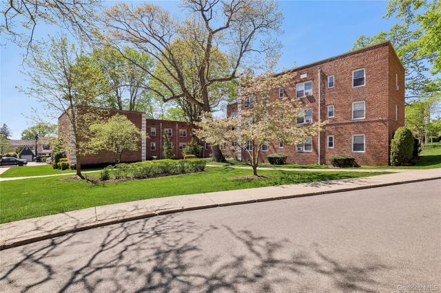 1 Edwards Street 3C, Roslyn Heights, NY 11577