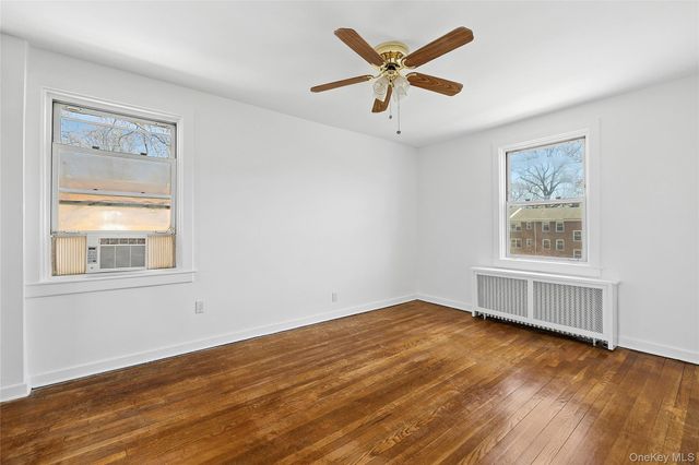 1 Edwards Street 3C, Roslyn Heights, NY 11577