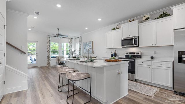 9839 Starling Dr, Pensacola, FL 32506