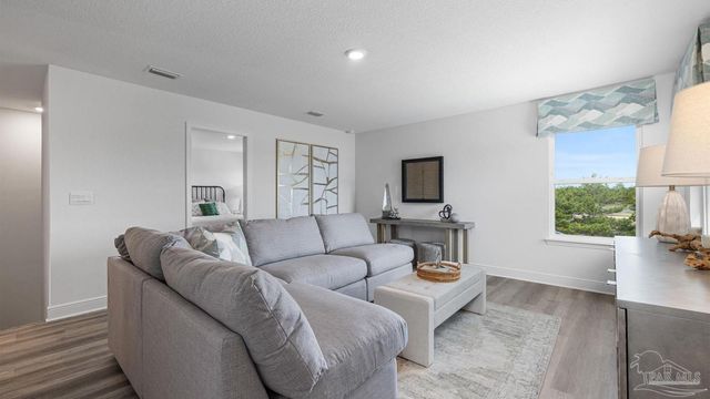 9839 Starling Dr, Pensacola, FL 32506