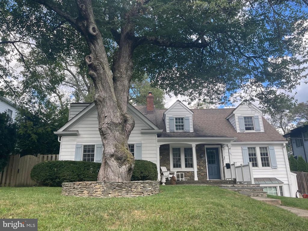 111 AYR HILL AVE NW, Vienna, VA 22180