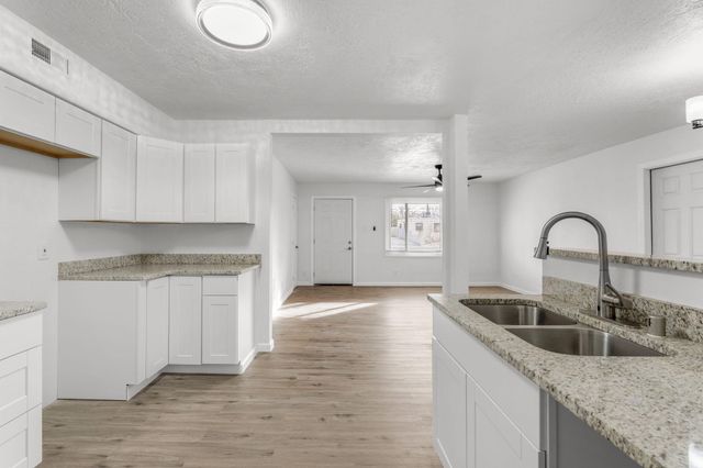 809 La Veta Drive NE, Albuquerque, NM 87108