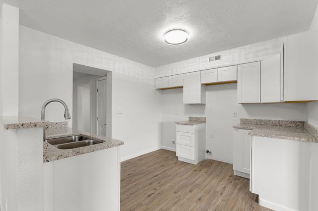 809 La Veta Drive NE, Albuquerque, NM 87108