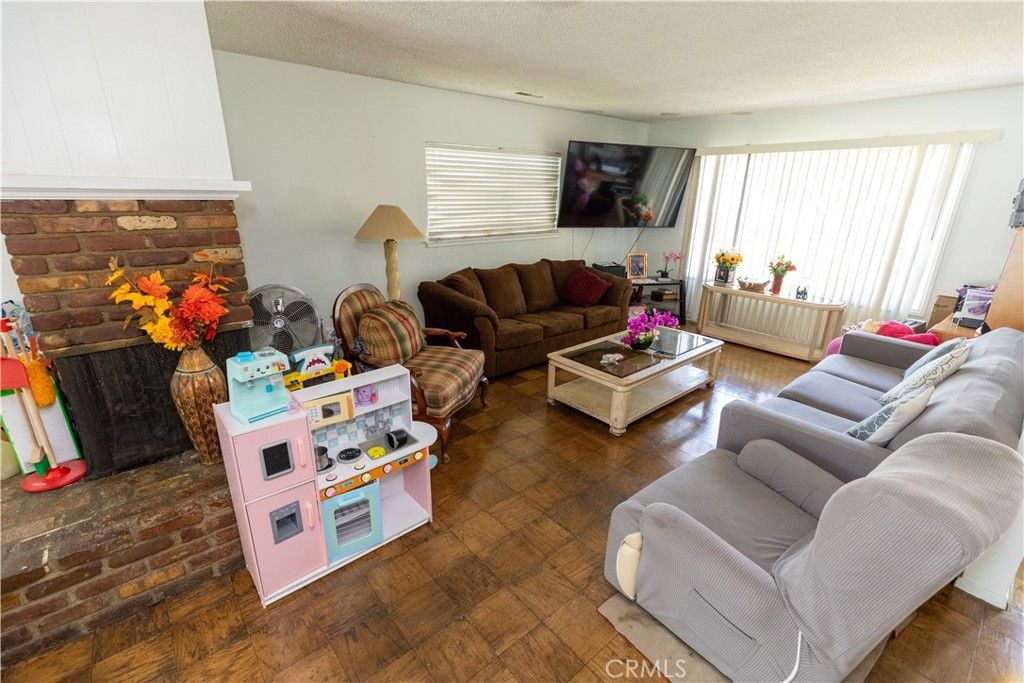 19320 Parthenia Street, Los Angeles, CA 91324 — photo 3