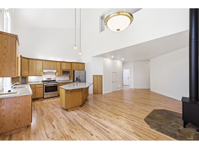 170 DANIEL Dr, Eugene, OR 97404