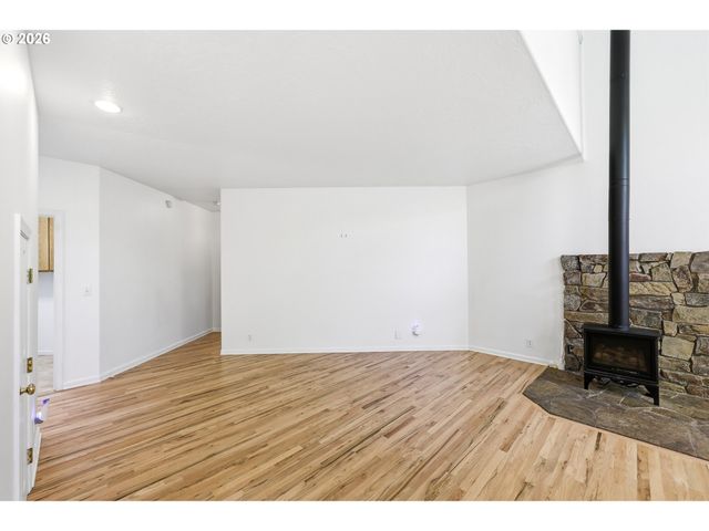 170 DANIEL Dr, Eugene, OR 97404