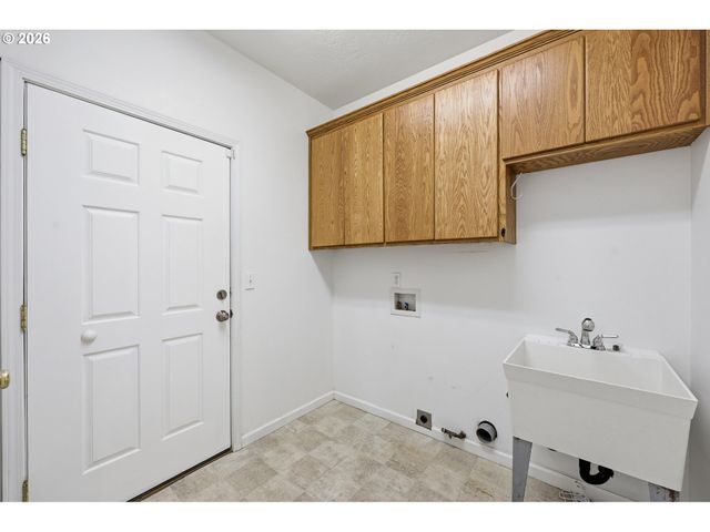 170 DANIEL Dr, Eugene, OR 97404
