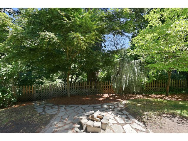 170 DANIEL Dr, Eugene, OR 97404