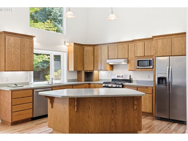 170 DANIEL Dr, Eugene, OR 97404