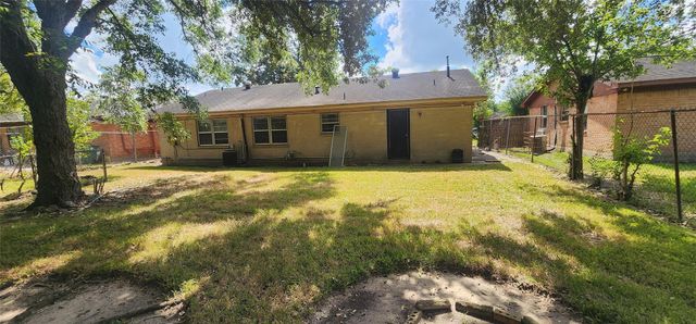 5243 Greylog Drive, Houston, TX 77048