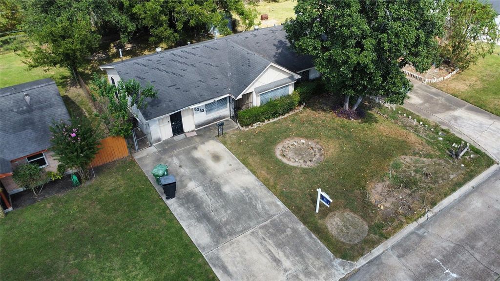 5243 Greylog Drive, Houston, TX 77048