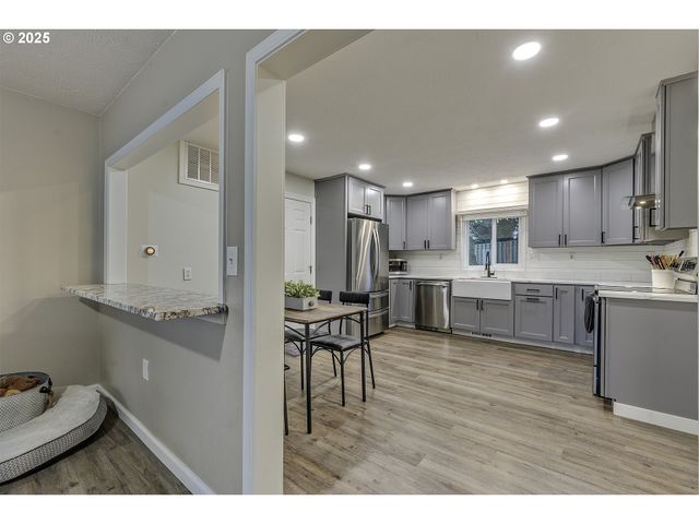 30800 Nw NORTH Ave, North Plains, OR 97133