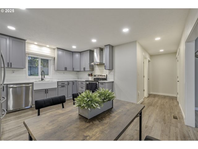 30800 Nw NORTH Ave, North Plains, OR 97133