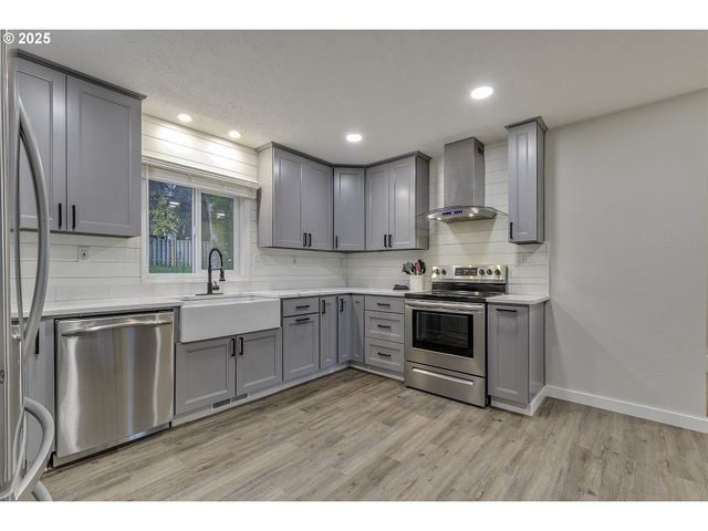 30800 Nw NORTH Ave, North Plains, OR 97133