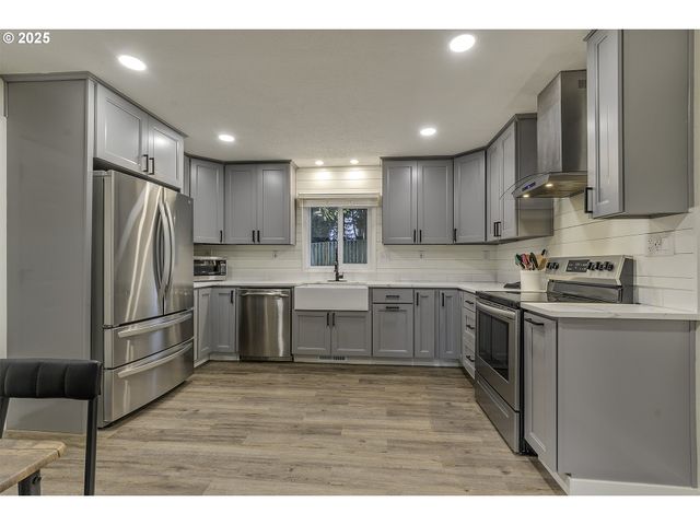 30800 Nw NORTH Ave, North Plains, OR 97133