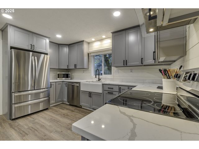 30800 Nw NORTH Ave, North Plains, OR 97133