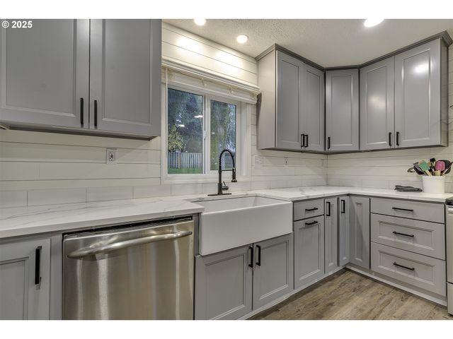 30800 Nw NORTH Ave, North Plains, OR 97133