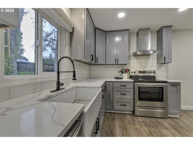 30800 Nw NORTH Ave, North Plains, OR 97133