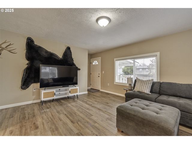 30800 Nw NORTH Ave, North Plains, OR 97133