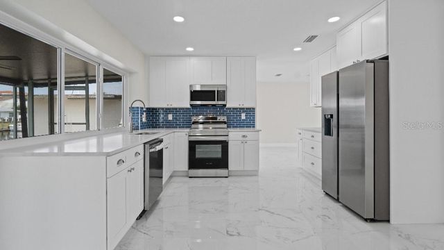 1024 SPINDLE PALM WAY, Apollo Beach, FL 33572