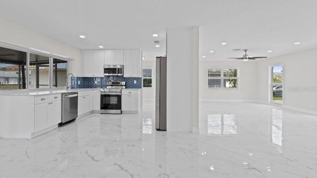 1024 SPINDLE PALM WAY, Apollo Beach, FL 33572