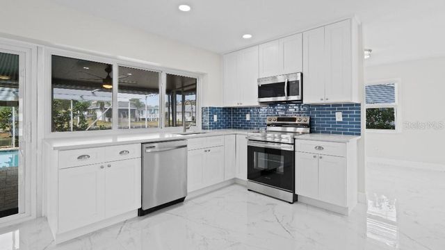 1024 SPINDLE PALM WAY, Apollo Beach, FL 33572