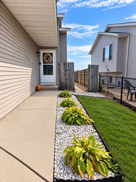 577 Kendall Drive, Hastings, MN 55033 — photo 2