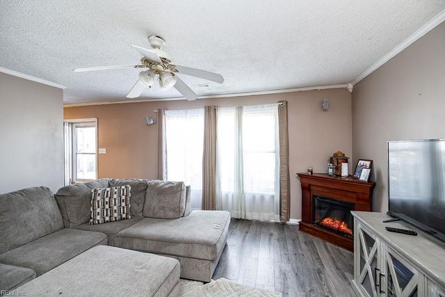 56 Banister DR, Hampton, VA 23666