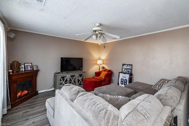 56 Banister DR, Hampton, VA 23666
