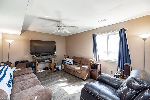 56 Banister DR, Hampton, VA 23666