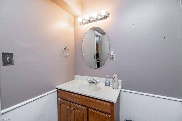 56 Banister DR, Hampton, VA 23666