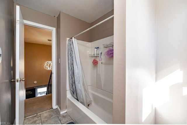 56 Banister DR, Hampton, VA 23666