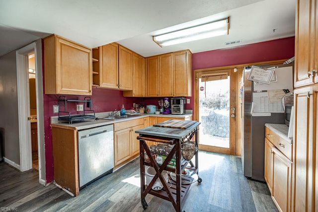 56 Banister DR, Hampton, VA 23666