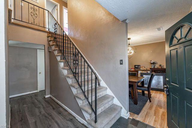 56 Banister DR, Hampton, VA 23666