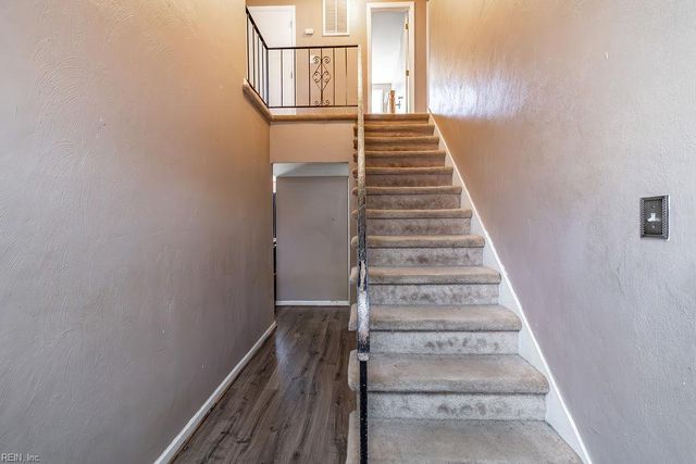 56 Banister DR, Hampton, VA 23666