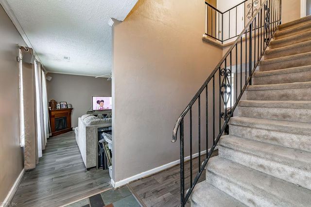 56 Banister DR, Hampton, VA 23666