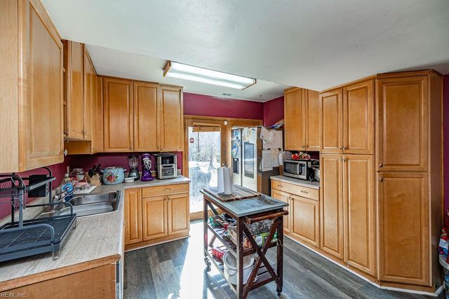 56 Banister DR, Hampton, VA 23666