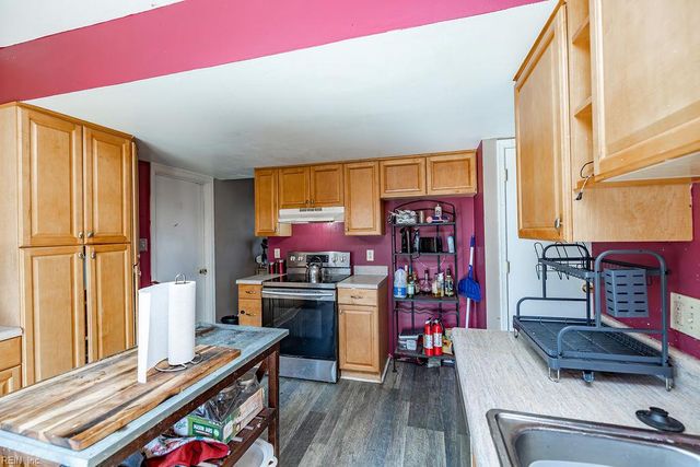 56 Banister DR, Hampton, VA 23666