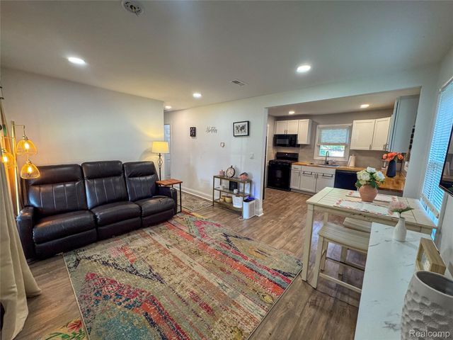 15684 McGuire Street, Taylor, MI 48180