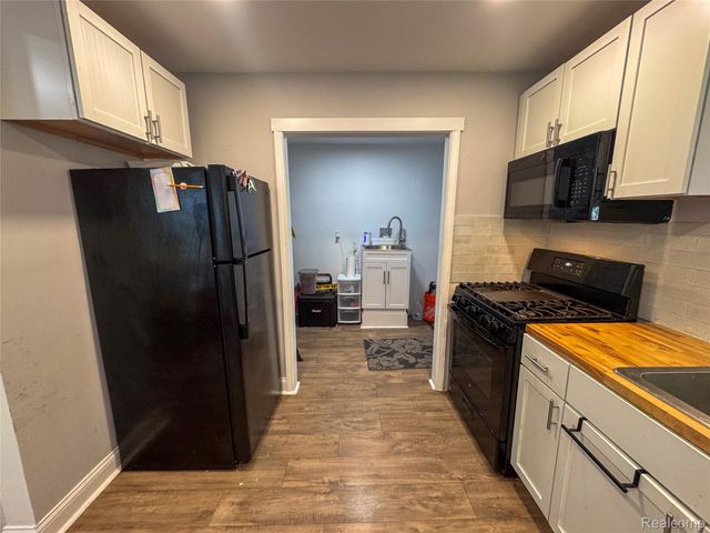 15684 McGuire Street, Taylor, MI 48180