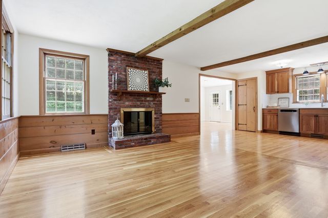 10 Beaver Dam Dr, Westford, MA 01886