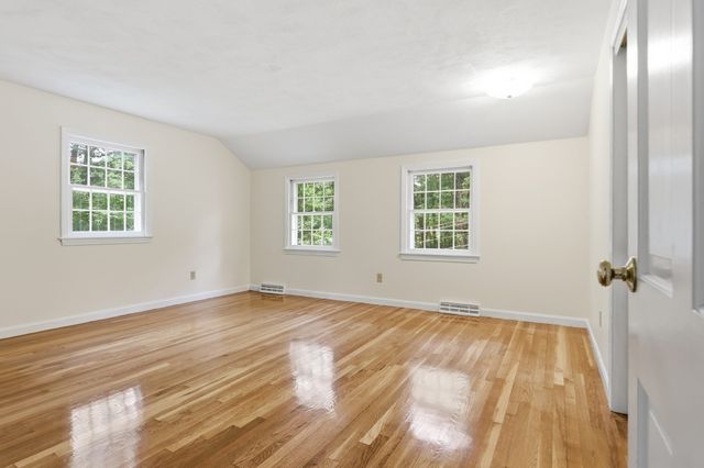 10 Beaver Dam Dr, Westford, MA 01886