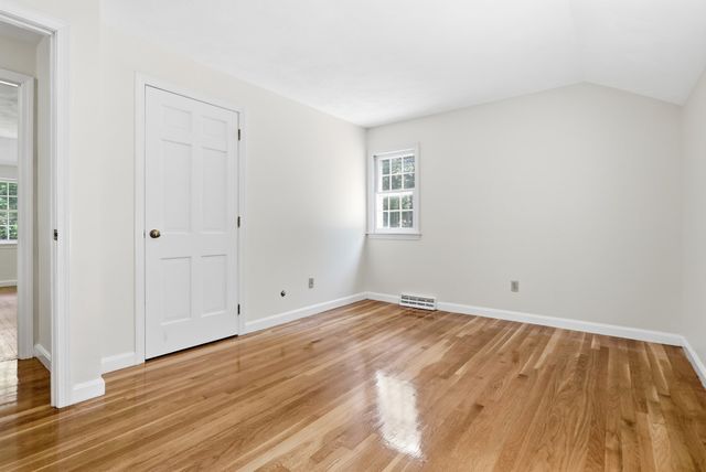 10 Beaver Dam Dr, Westford, MA 01886