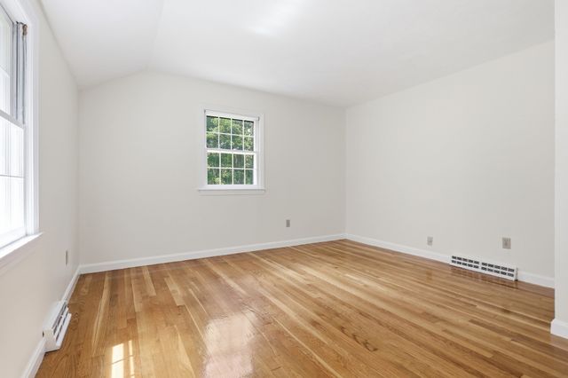 10 Beaver Dam Dr, Westford, MA 01886