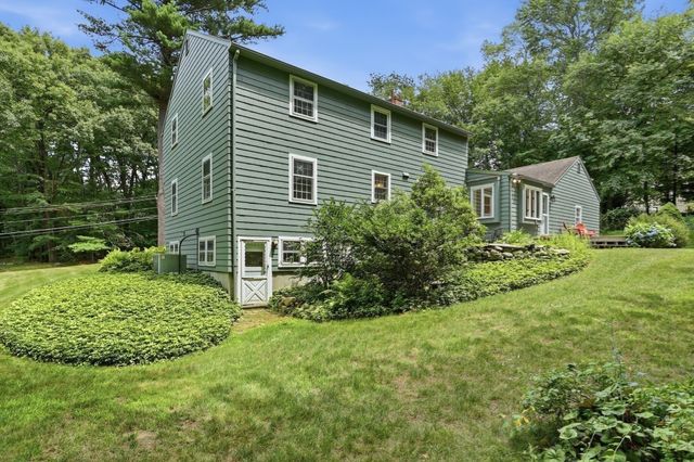 10 Beaver Dam Dr, Westford, MA 01886
