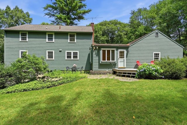 10 Beaver Dam Dr, Westford, MA 01886