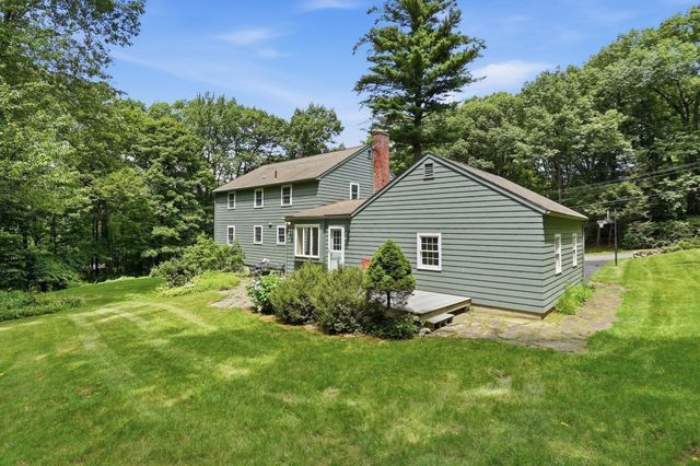 10 Beaver Dam Dr, Westford, MA 01886