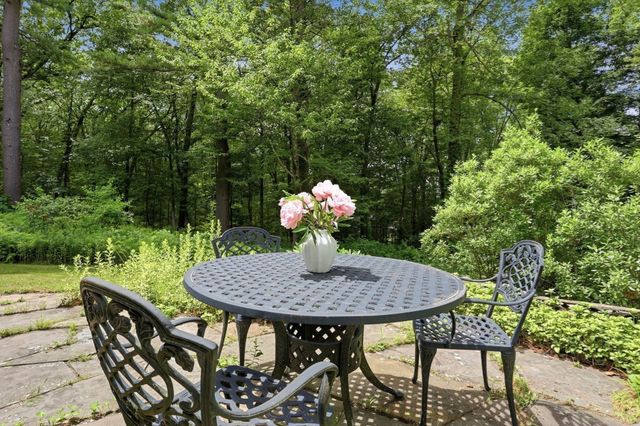 10 Beaver Dam Dr, Westford, MA 01886